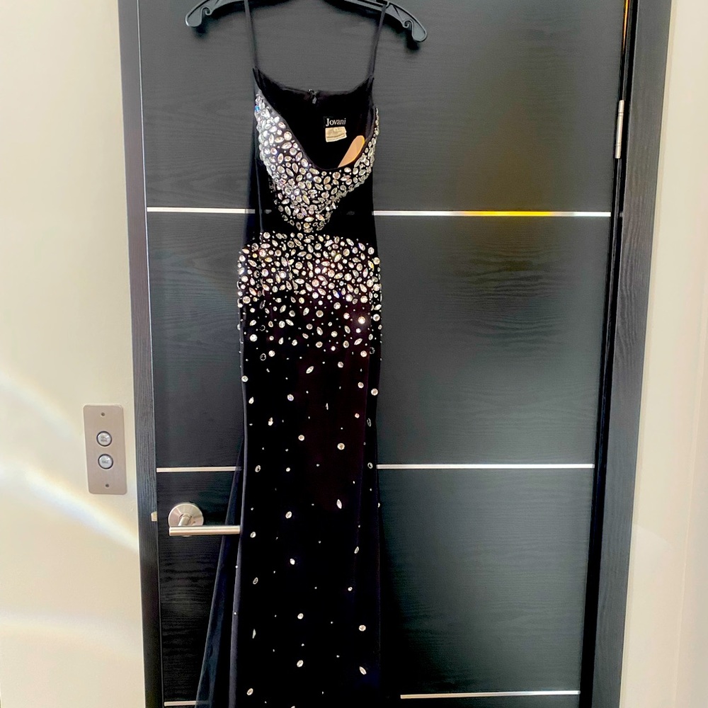 Gorgeous Jovani dress. Size 6 (runs smaller, more like 4)